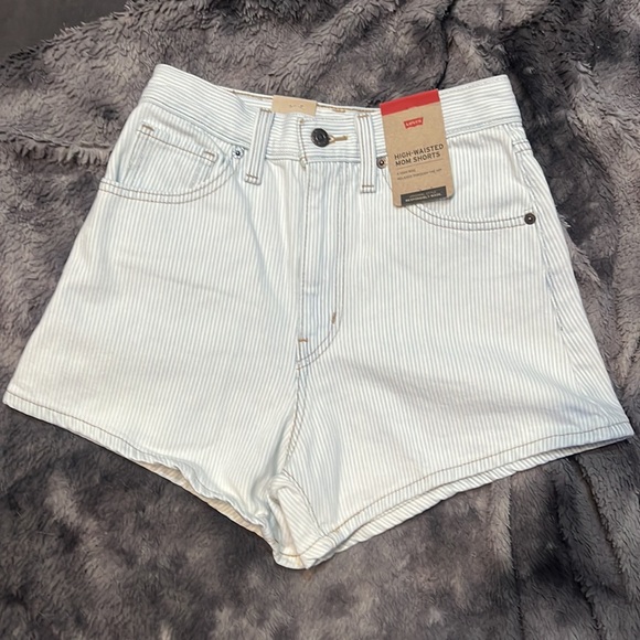 Levi’s High-Waisted Mom Shorts Size 24 Light Blue White Denim Stripey NWT - Picture 5 of 8